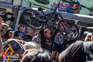 Commencal en lo alto con Pedro Ferreira